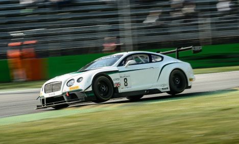 Bentley returns to a British racetrack after 80 years