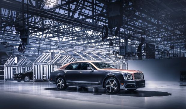 Bentley Mulsanne reaches the end of the straight