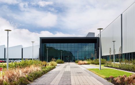 The Queen opens new JLR engine plant