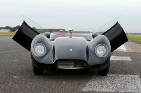 Lister's 'Knobbly' debuts at Autosport International