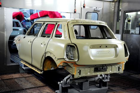 New MINI 5-door Hatch rolls off the lines at Oxford