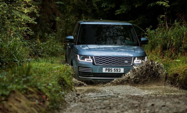 2018 MY Range Rover shows its new face
