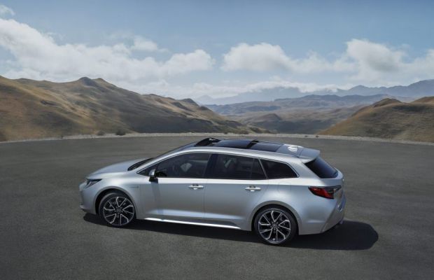 New Toyota Corolla Touring Sports to debut at the Paris Motor Show. 